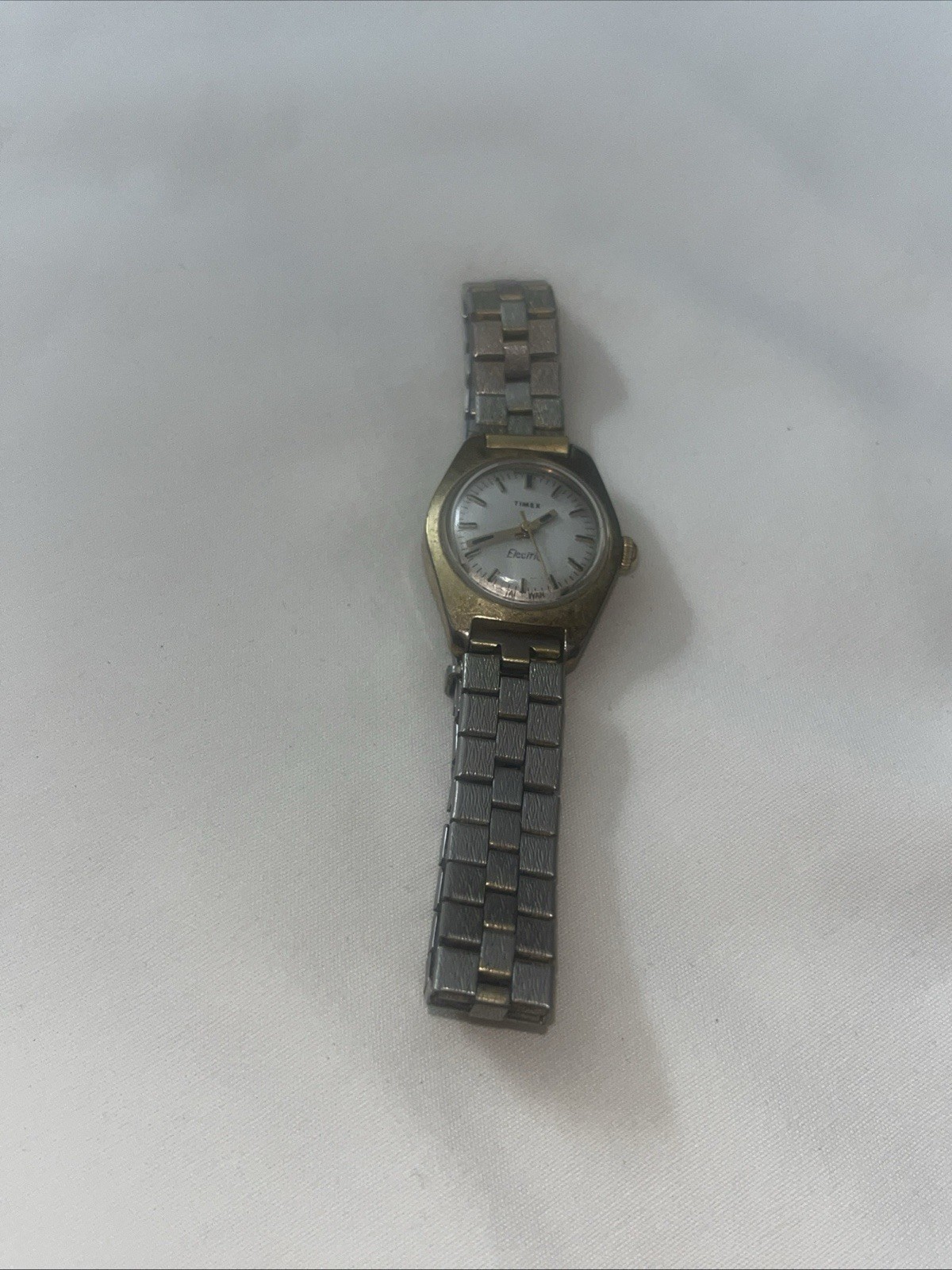 Vintage Timex Electric Ladies Watch Analog Gold Tone Wrist Tested Needs Battery