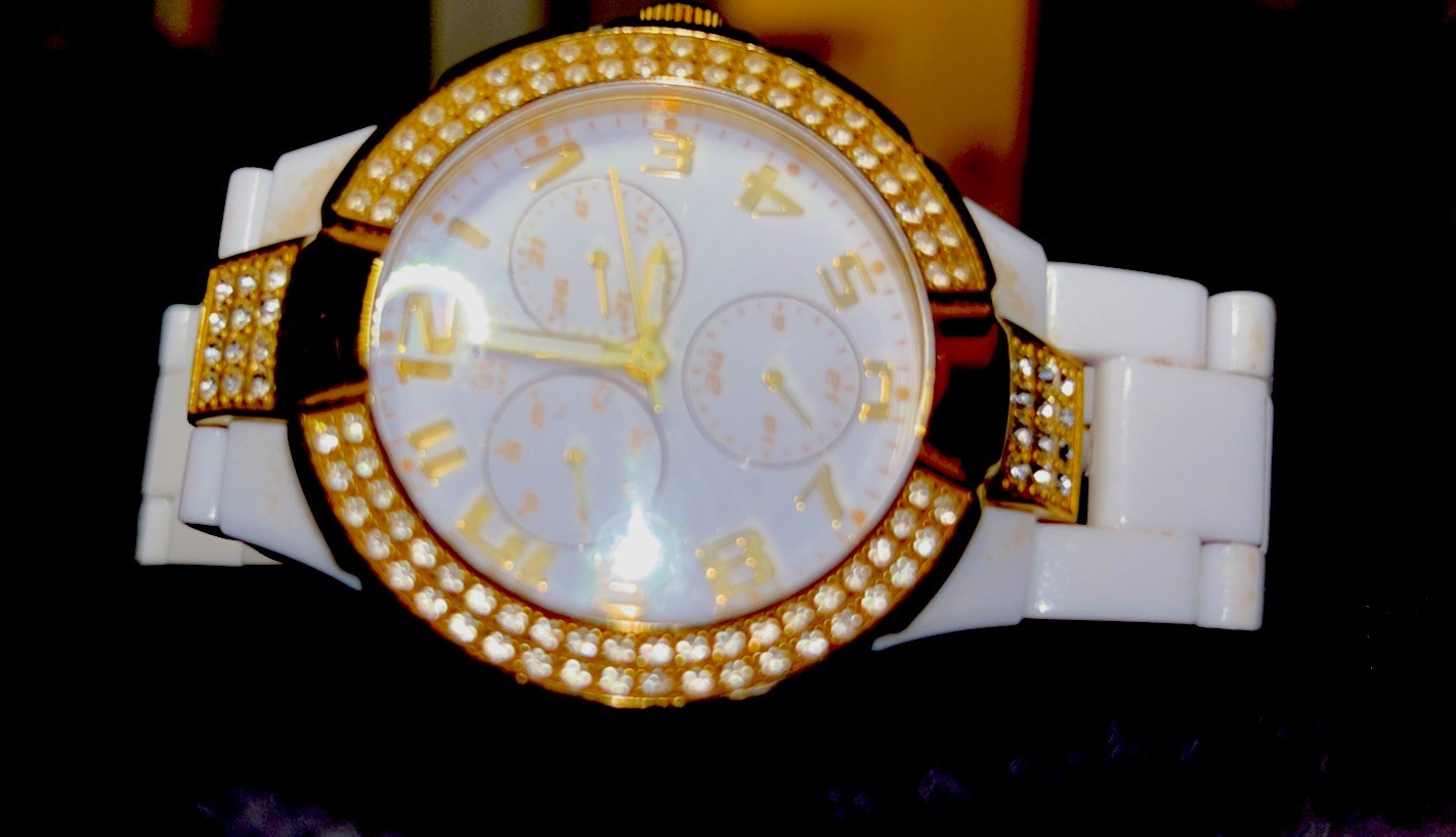 GUESS Watch U11623L1 White Polycarbonate GoldT & Crystals Battery Options-Read