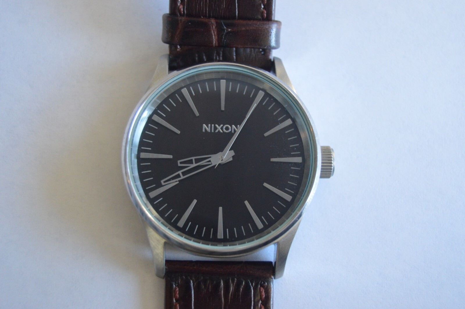 Nixon Sentry 38 Leather Stainless Steel watch (NEEDS BATTERY CHANGE)