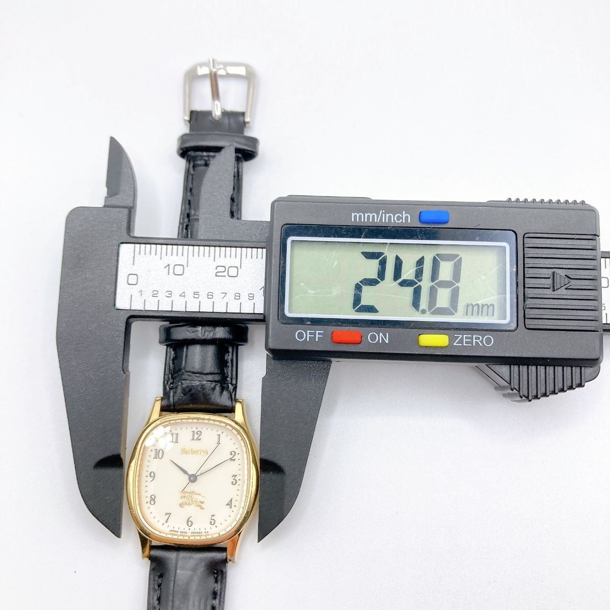 389 Burberry Ladies Watch Quartz New Battery Black Leather