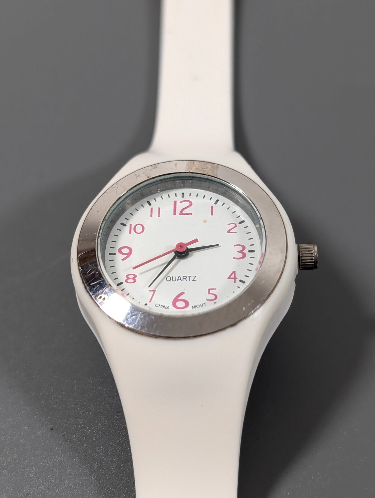 Womens White Pink Silicone Rubber Band Watch 30mm New Battery