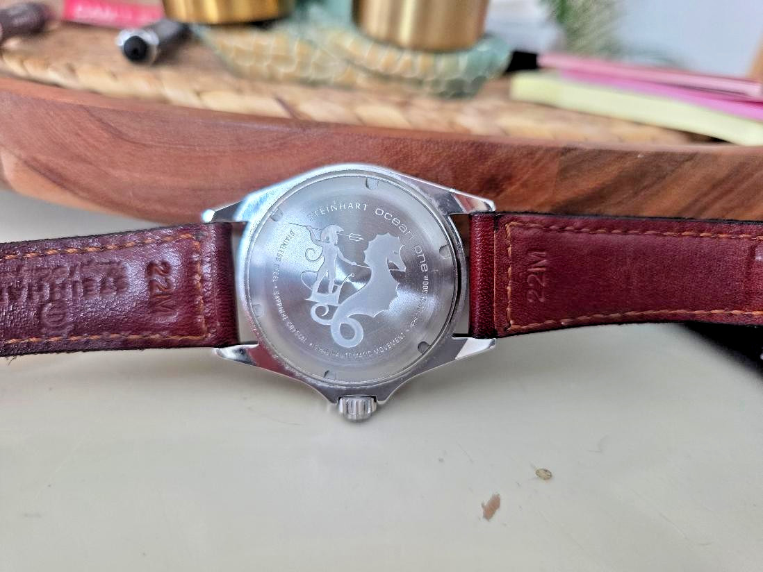 Steinhart Ocean One Vintage Red 42mm Full Set 103-0657 Worn Twice 2 Straps