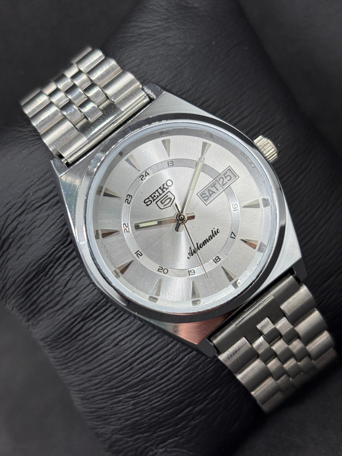 Vintage Seiko 5 Automatic Day/Date Japanese Men’s Wrist Watch