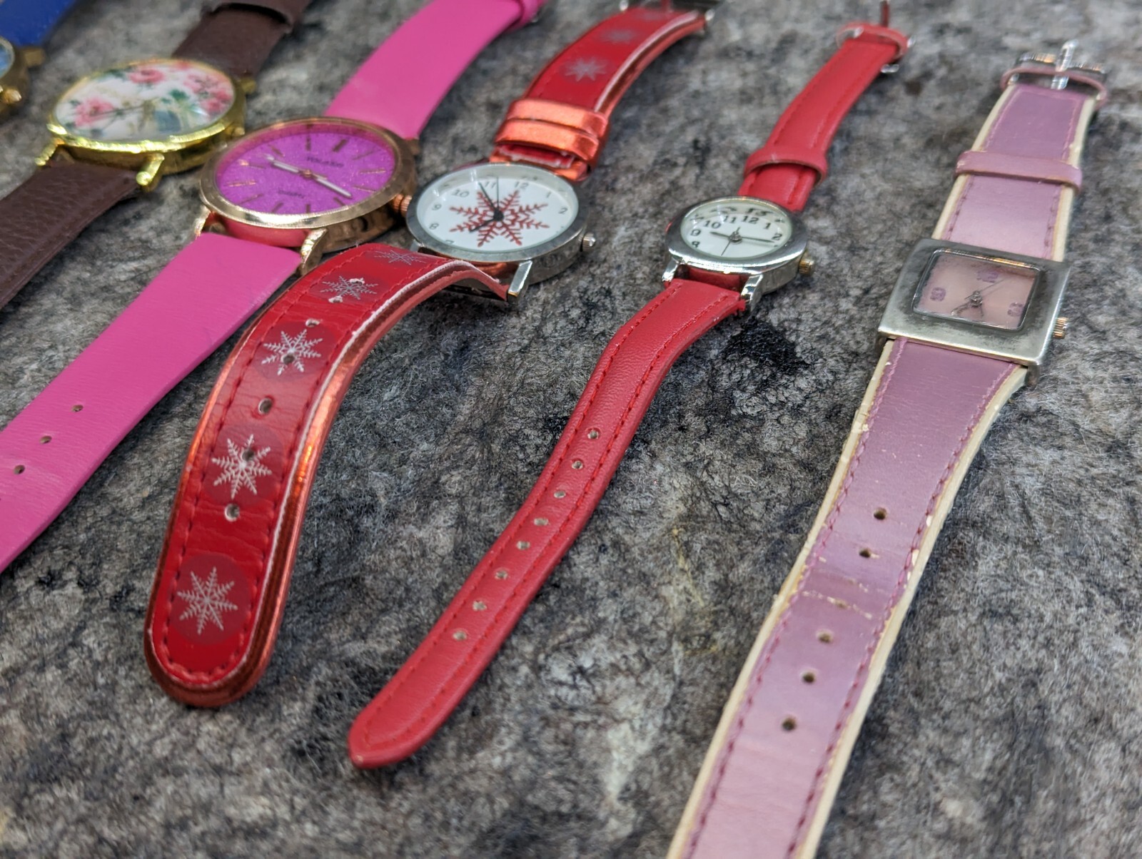 🔥Lot of 13 🔥Ladies Watches – Rubber, Leather Banded – Dead Batteries