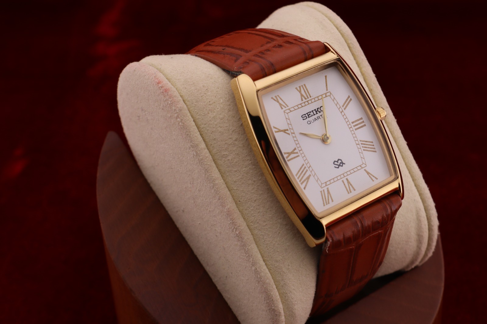 Vintage Men Seiko quartz Barrel-Tank White Dial Light Brown leather Dress Watch