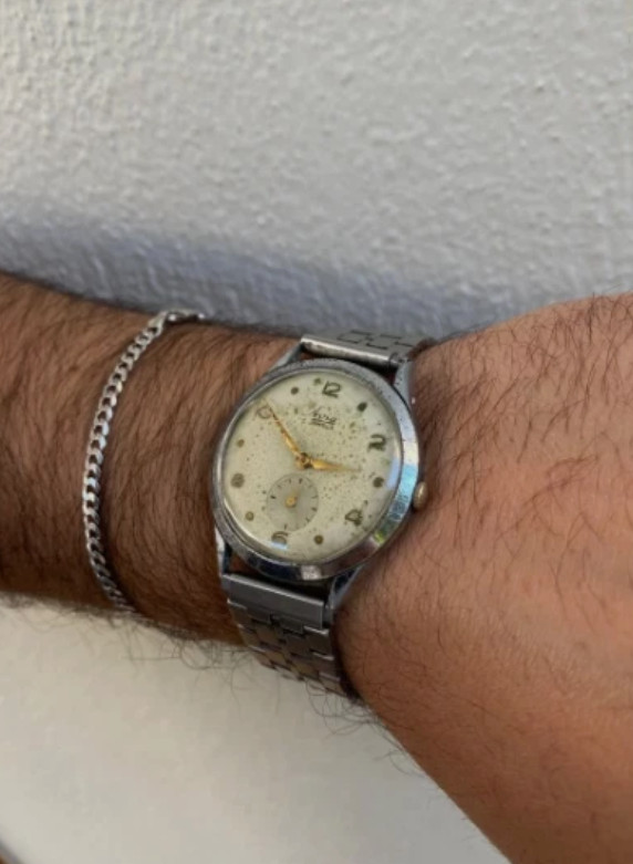 Vintage Rare 1950s Men’s Avia 15 Jewels Swiss Made Mechanical 36mm Watch