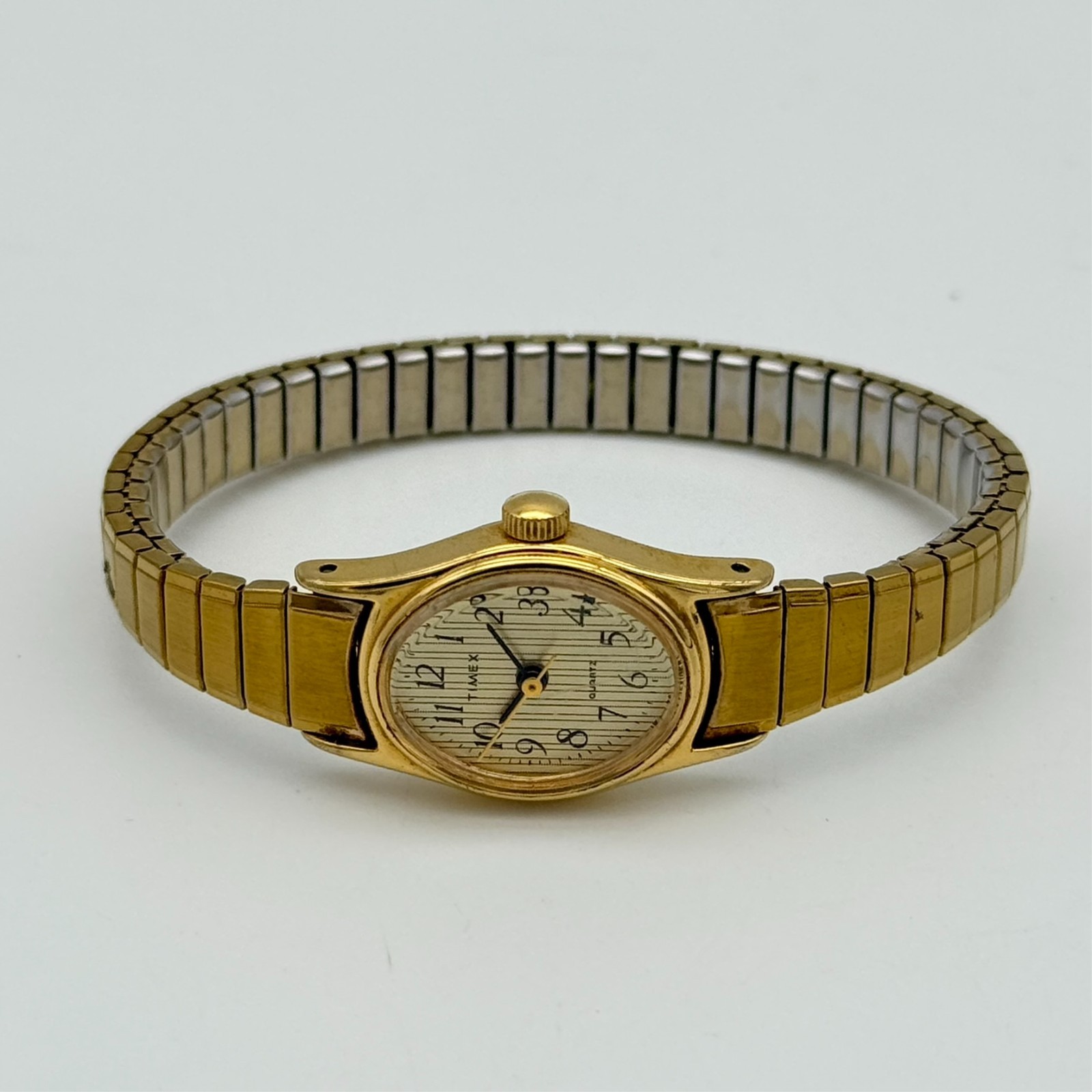 Women’s Vintage 1987 TIMEX Gold Tone Classic Petite Flex Bracelet Watch, Oval