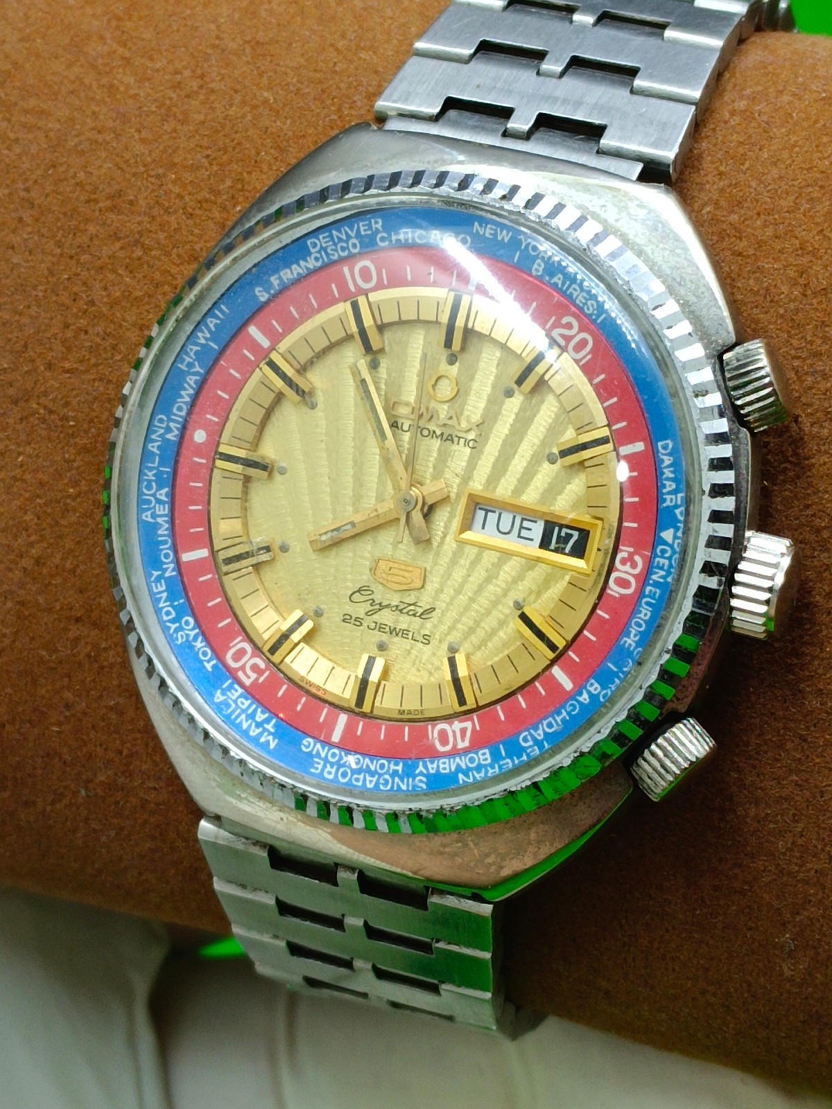 Vintage Omax 5 Crystal Automatic World Diver Rotating Inner Ring Swiss Men Watch