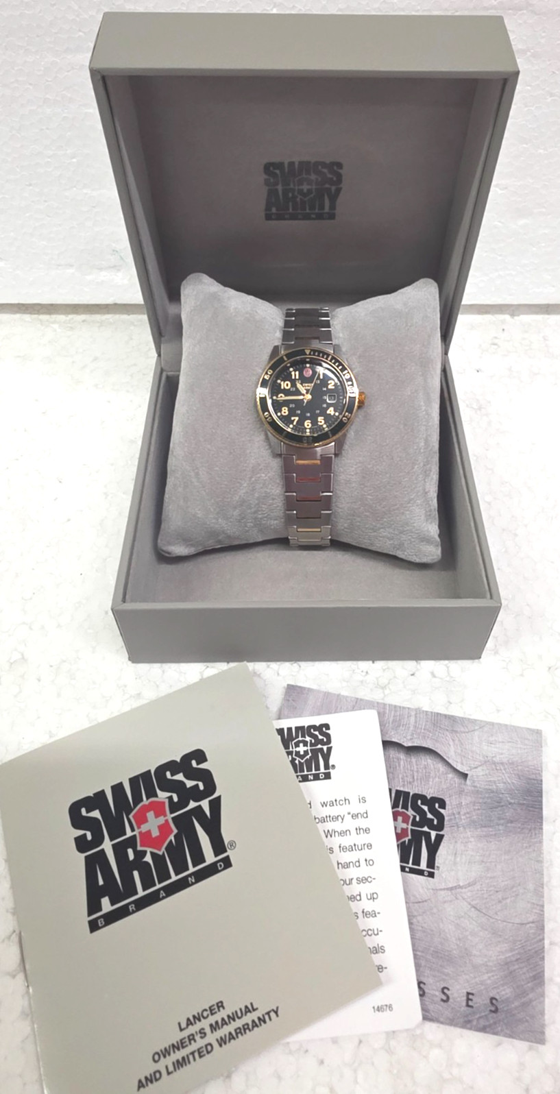 Victorinox Swiss Army Lancer Stainless Green Dial Mid Size Watch model 24293 NIB