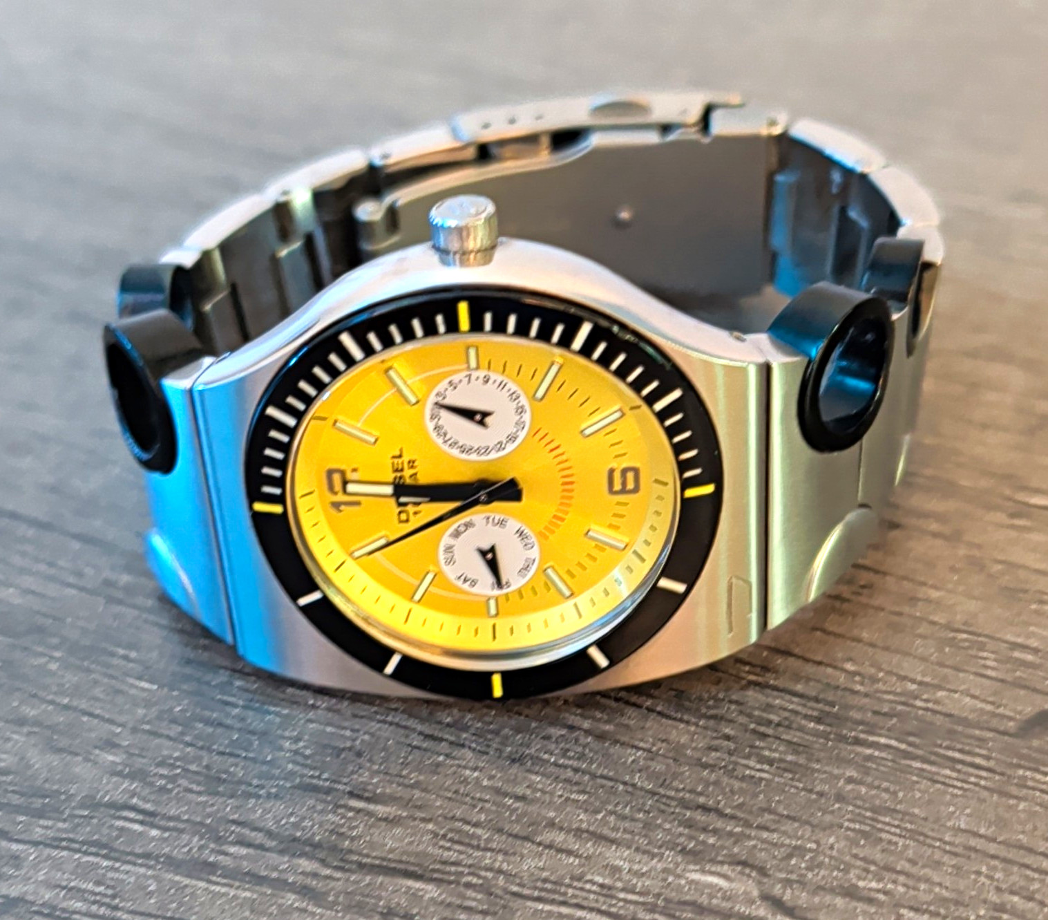 Diesel 10 Bar Quartz 46mm Stainless Steel Bracelet Yellow Dial Black Bezel 100m
