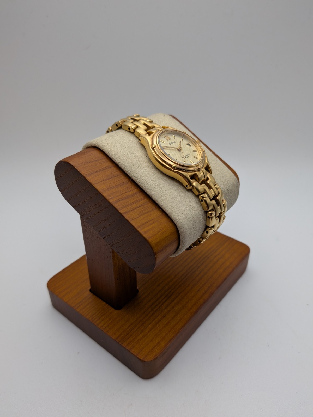 Vintage Seiko Watch Women 26mm Champagne Dial Gold Tone Date WR 50M 7N82-0599