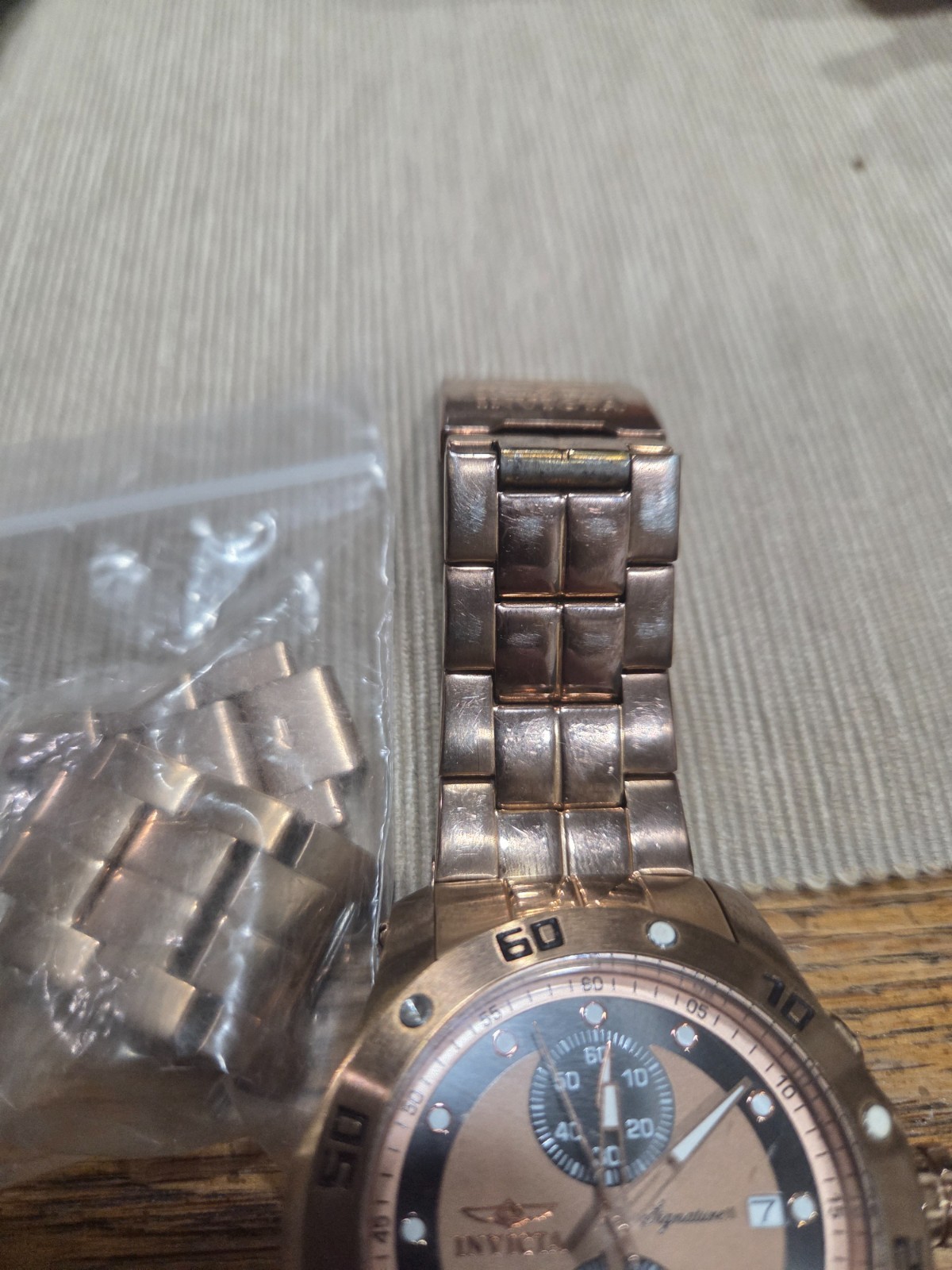 Invicta Signature 7386 Men’s Watch – Not Running – For Parts or Repair