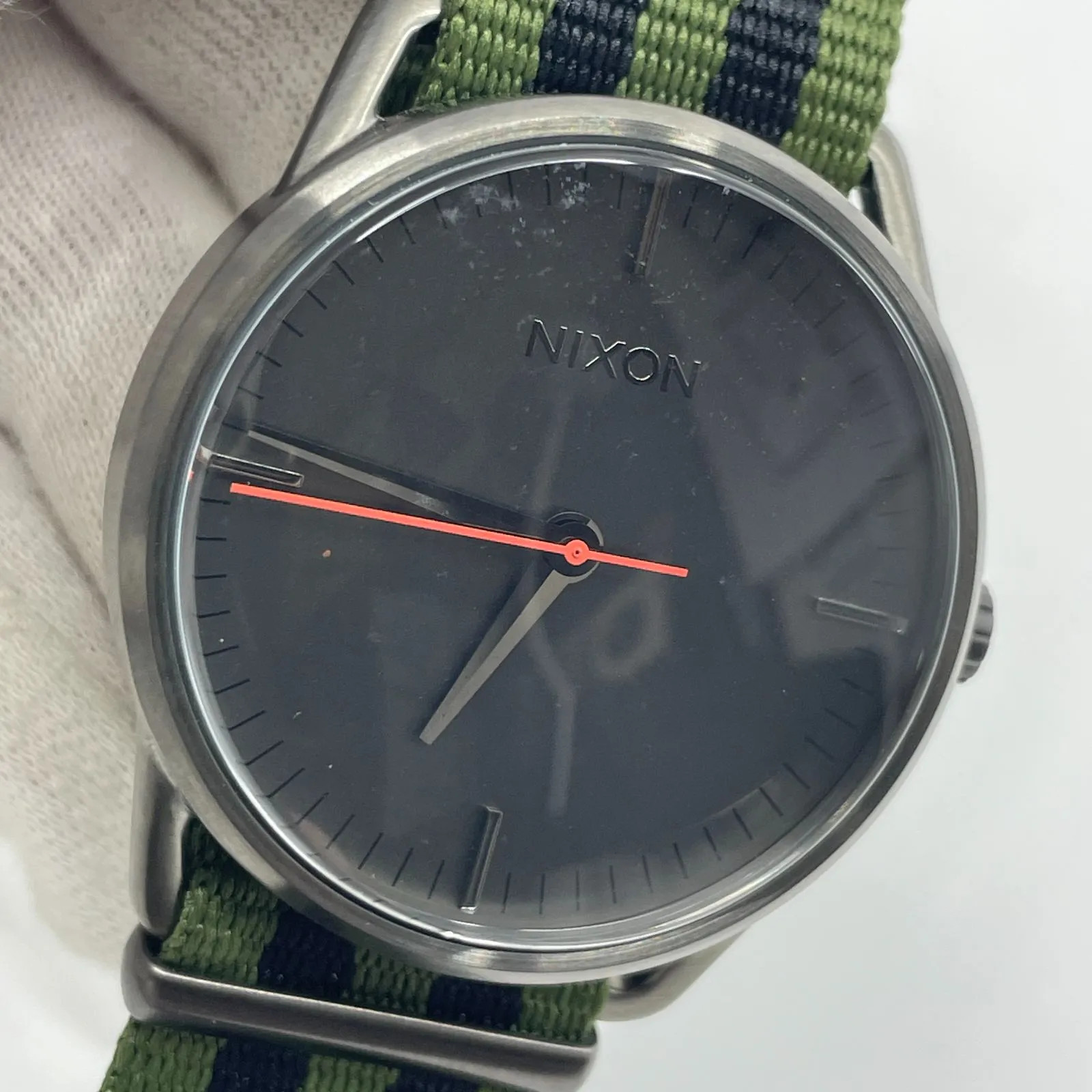 Working condition: NIXON THE MELLOR quartz watch, nylon strap, gray dial.
