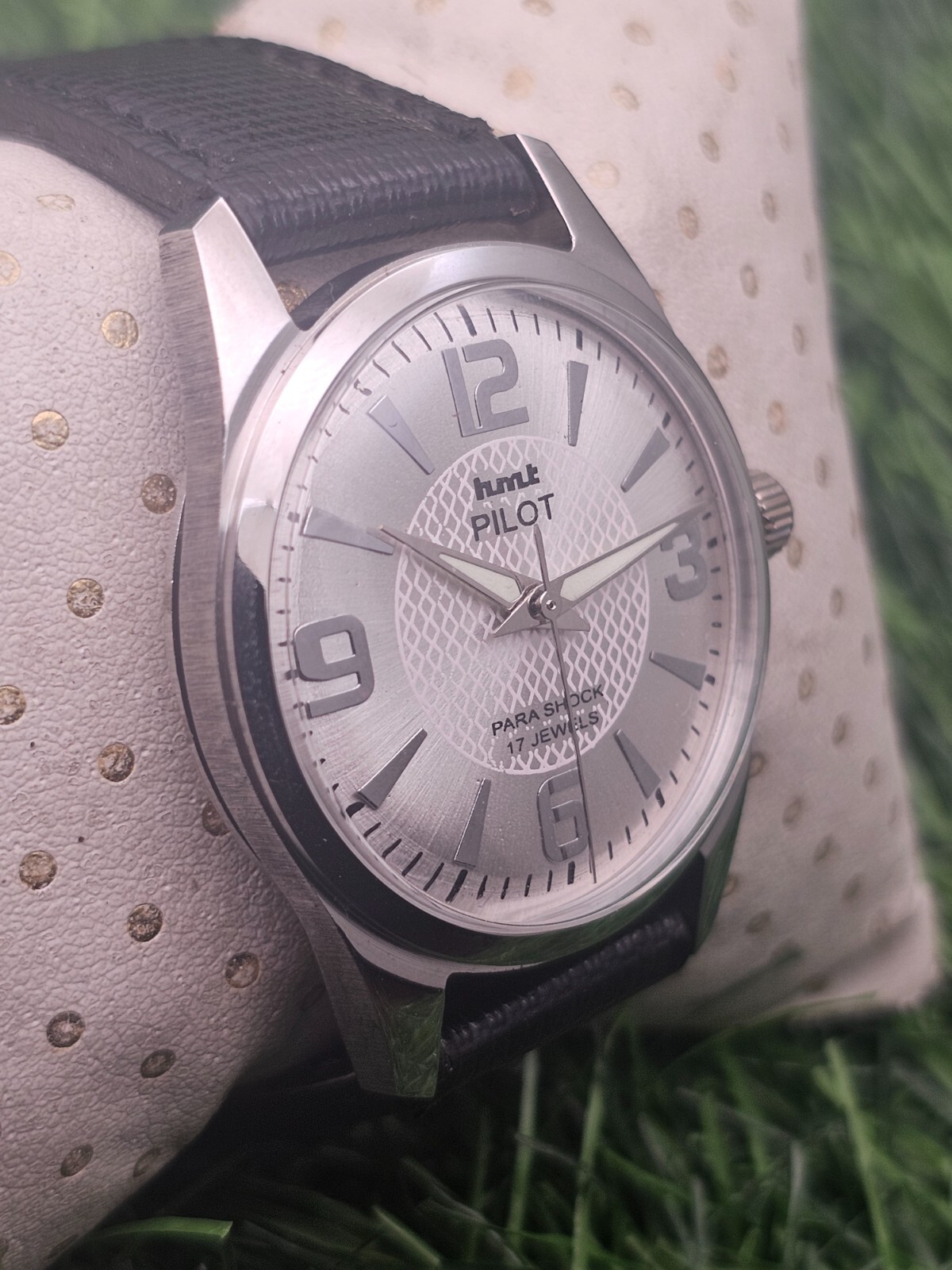 Beautiful Men’s HMT Pilot Parashock Mechanical Wind 17J Watch Silver Dial