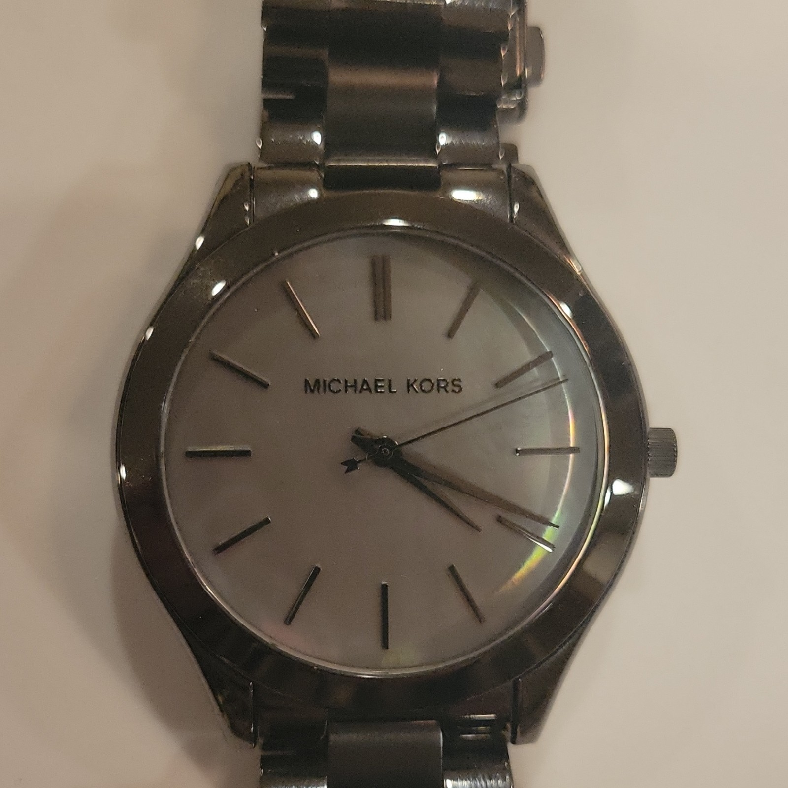 Michael Kors Silver Tone Analog Metal Wristwatch Round Fixed Bezel Stick Indexes
