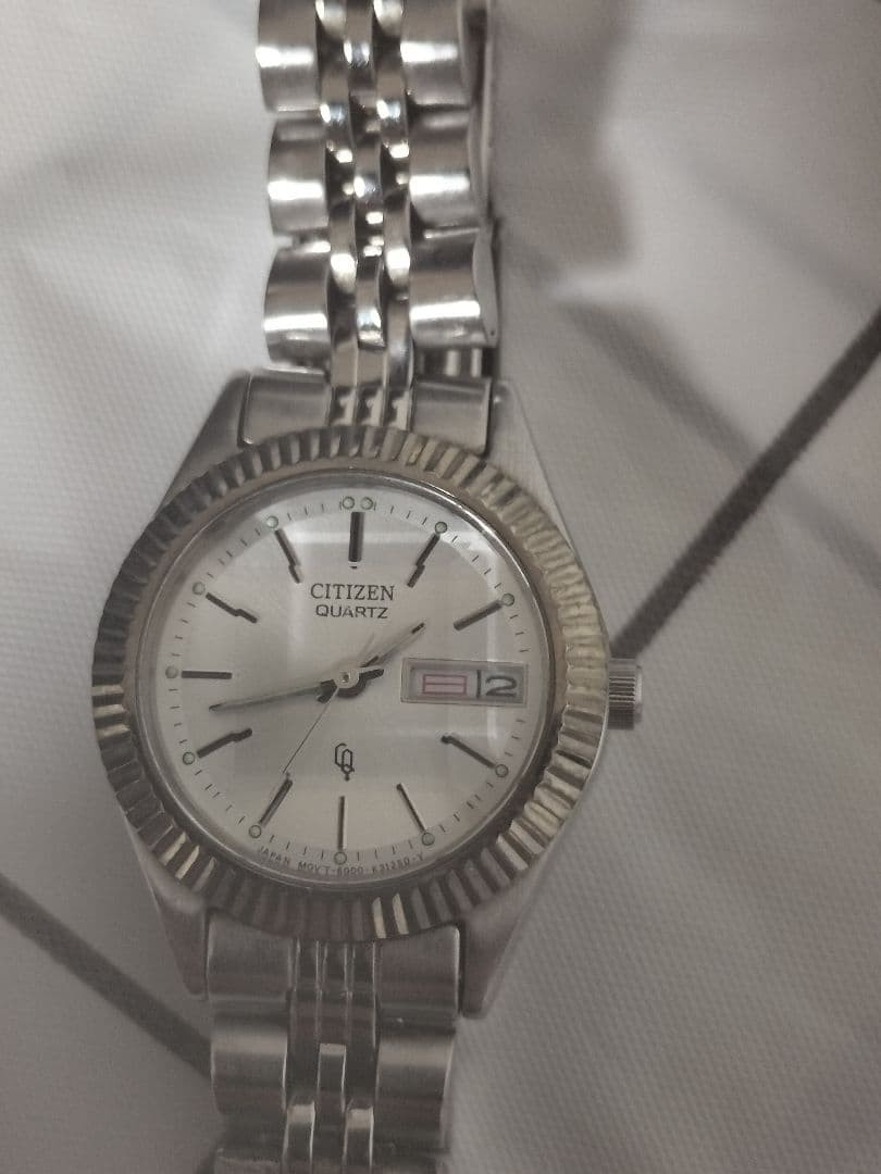 Excellent condition CITIZEN quartz day-date watch with cut glass, model 6000.