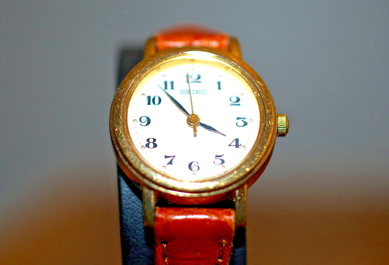 RARE SEIKO Womens White Tapisserie Dial – Brown Leather Band