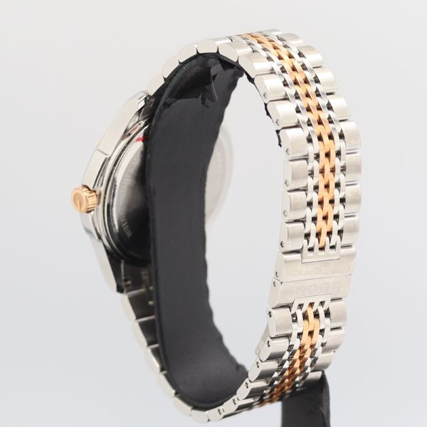 Excellent Condition Working with Box Gucci G Timeless 126.4 QZ Date Black Dial M
