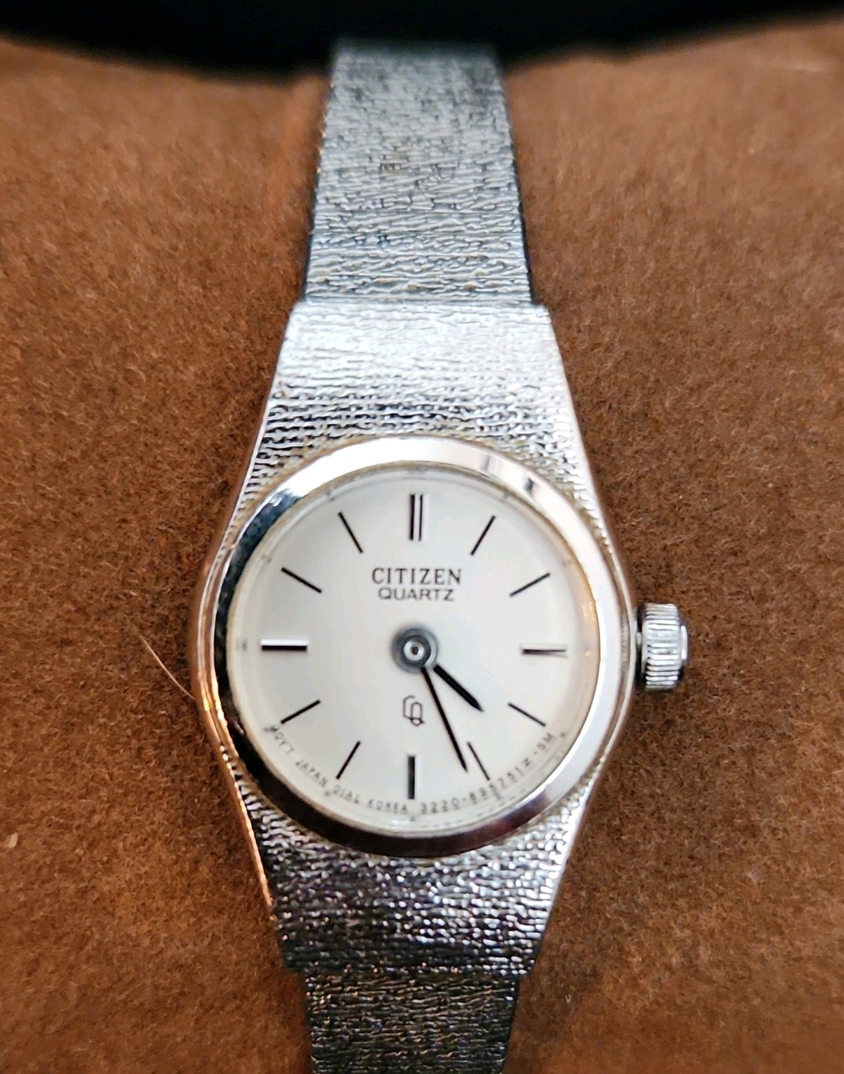 Citizen Quartz Women’s Dress Watch White Dial Silver Tone Bracelet 17mm RUNNING