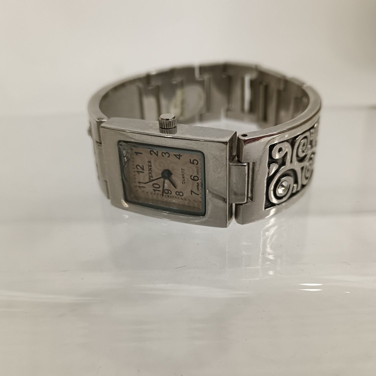 Terner Quartz Wristwatch Stainless Steel Damaged Face Spares and RepairsPreloved