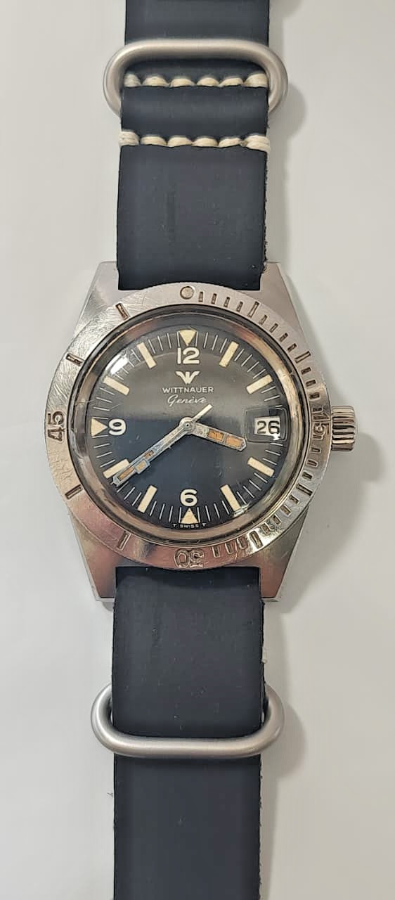 Rare Vintage Wittnauer 4000 Skin Diver 37mm Manual Wind 17J Black Dial 1960