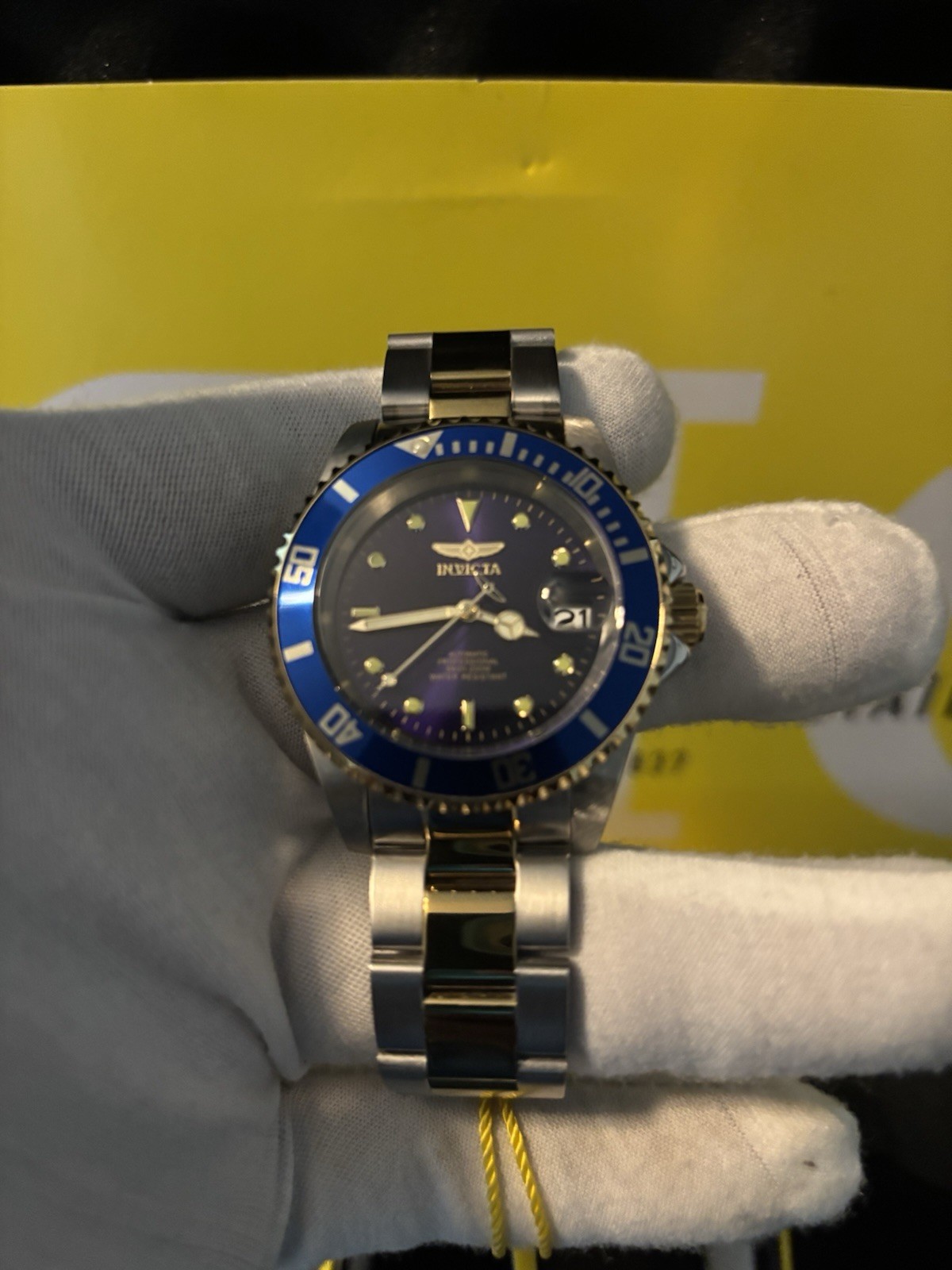Invicta Pro Diver Men 40mm. Automatic Blue Dial Two-Tone Bracelet 200m w/ Box