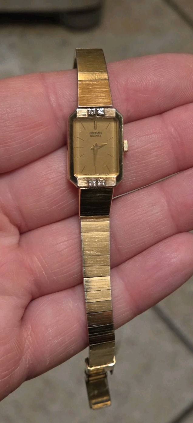 Vtg SEIKO Womens 2E20-5099 Diamond Bezel Gold Dial 14mm Quartz Watch, 7 1/4″