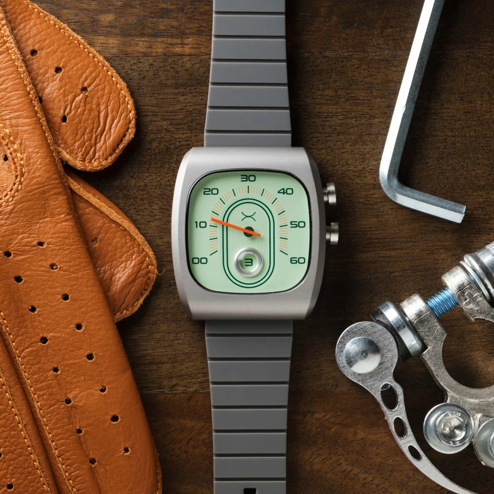 New Xeric Retroscope Retrograde Jump Hour, Vintage Mint/Orange colorway