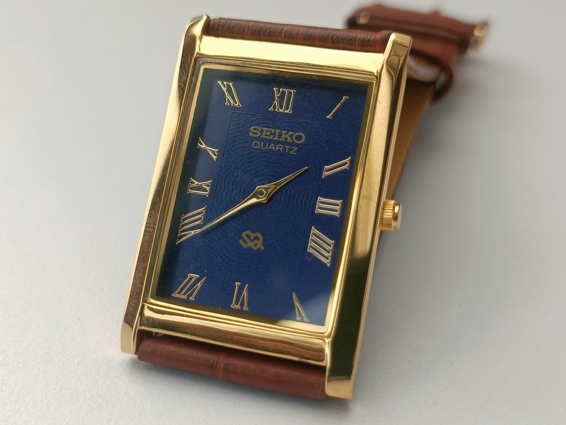 Vintage Seiko Quartz Japan Made Blue Dial Men’s Wrist Watch Looking Good