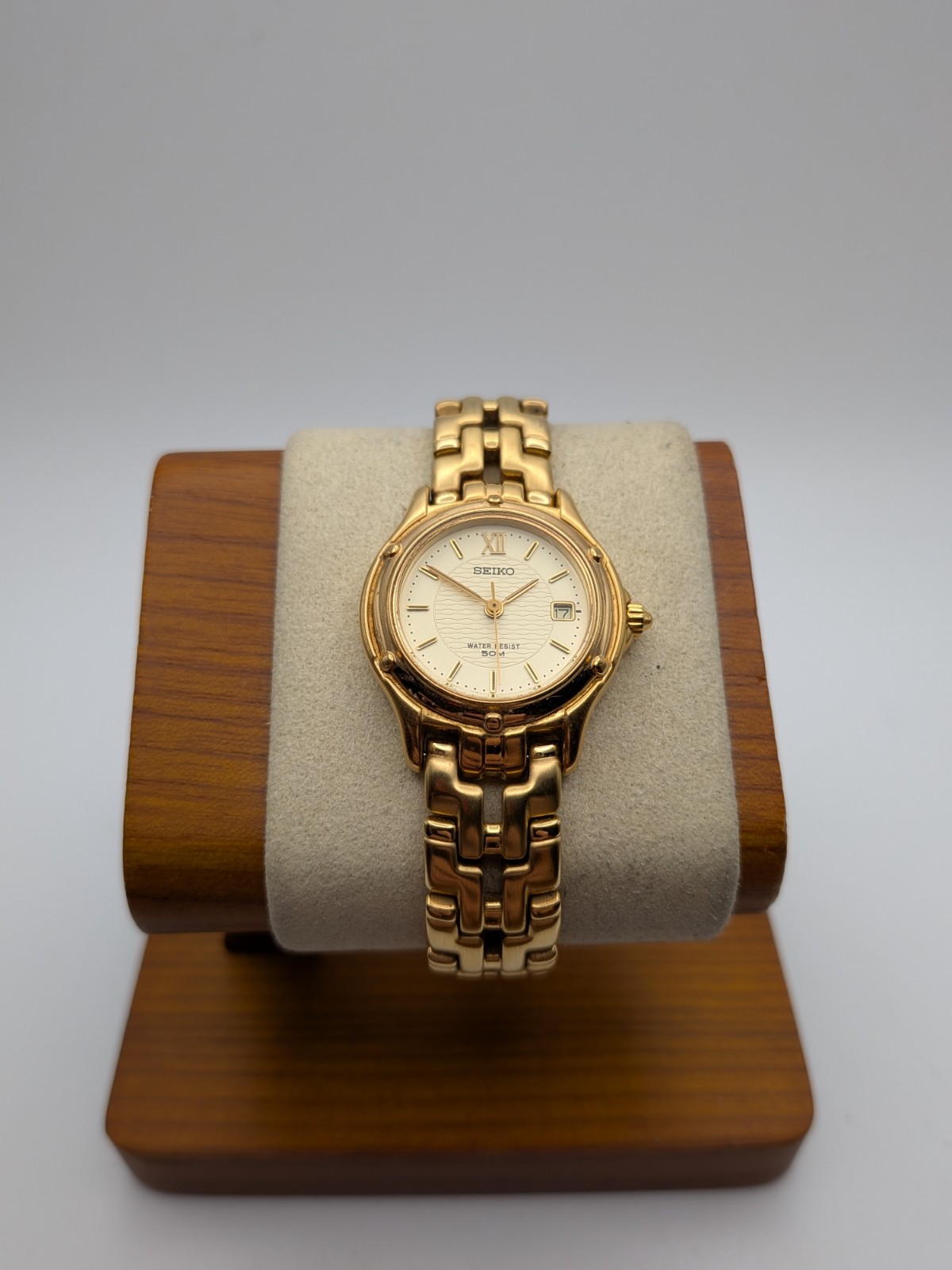 Vintage Seiko Watch Women 26mm Champagne Dial Gold Tone Date WR 50M 7N82-0599