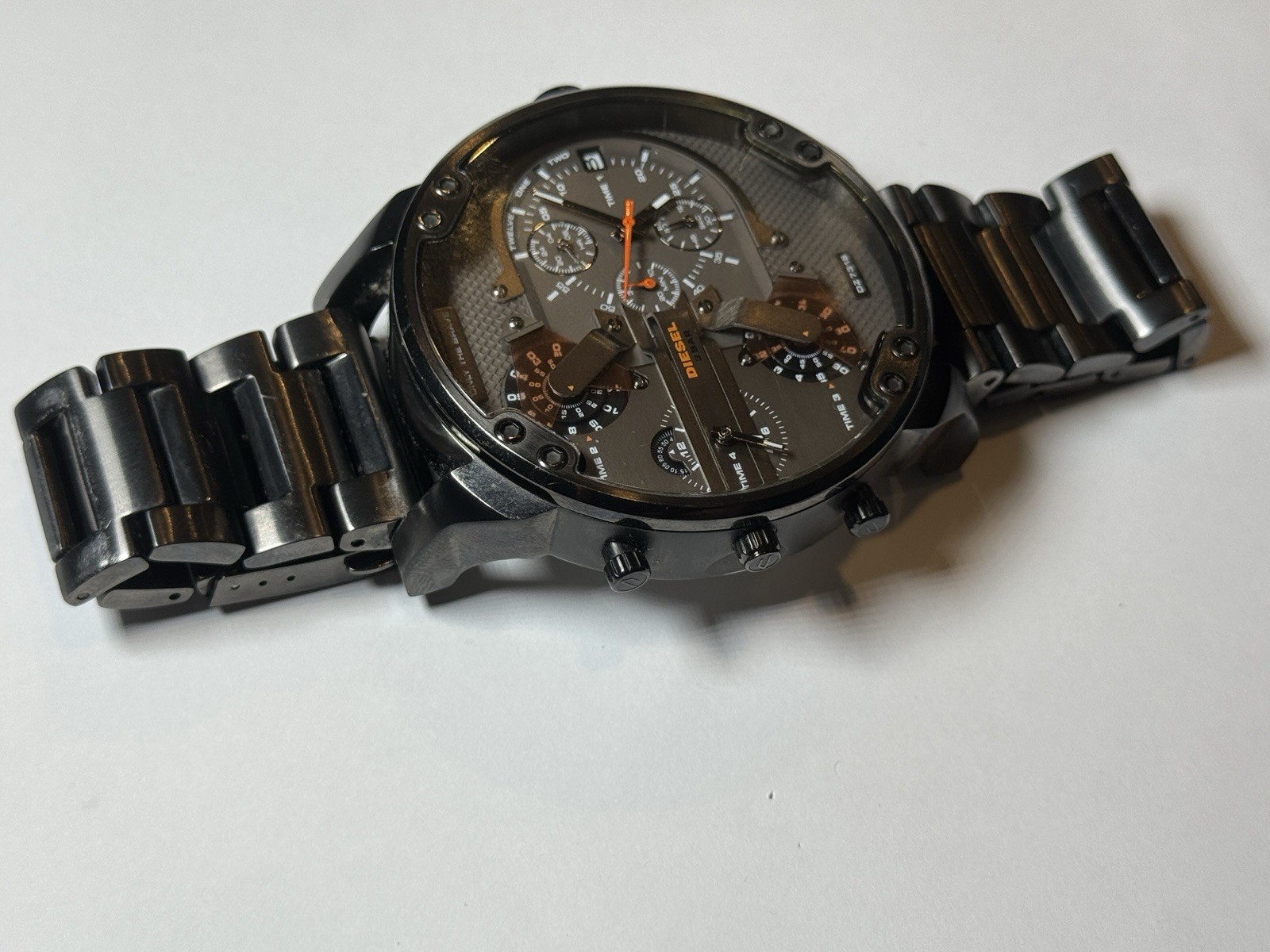 Diesel Brave Men’s Watch Quartz Date Gunmetal Stainless Steel Bracelet 57mm