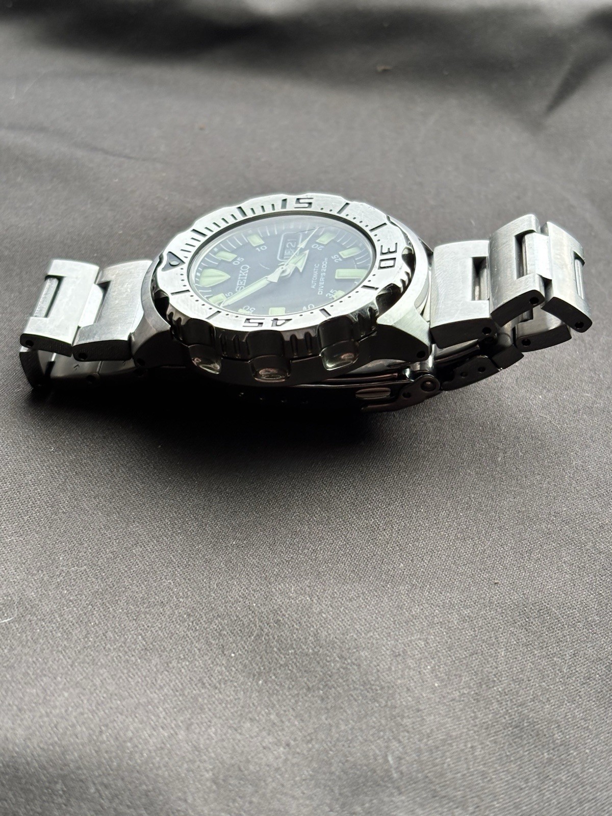 Seiko Black Monster 21J 7S26-0350 Automatic Diver 200m Day/Date Black Dial 42mm