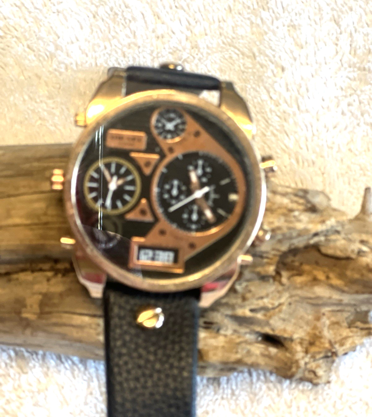 DIEZEL DZ-7261 WATCH 3 BAR CHRONGRAPH H2O RESISTANT 100′ STAINLESS LEATHER BAND