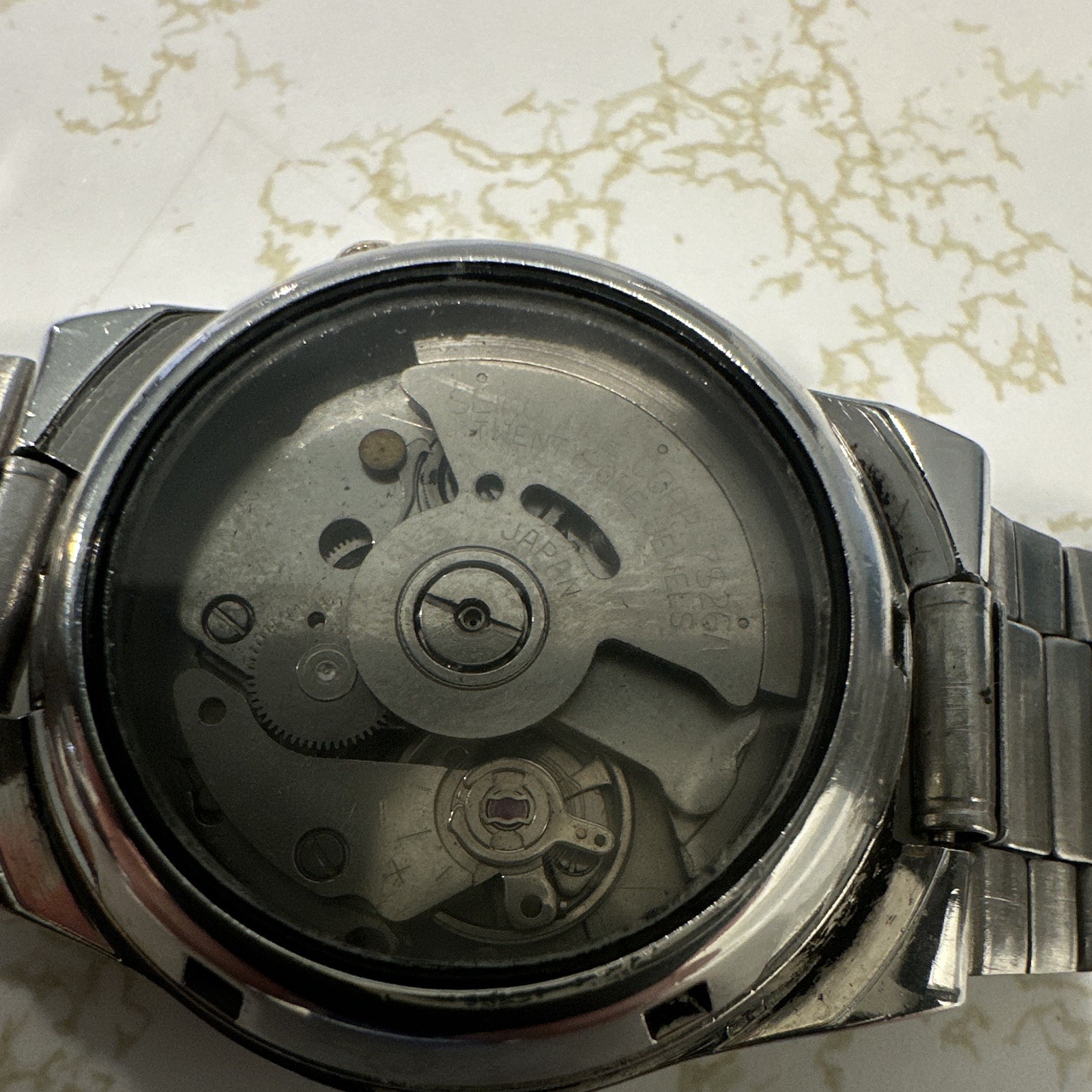 Seiko 5 Mens Automatic Watch Black Tapisserie Dial Day/Date Silver Bracelet