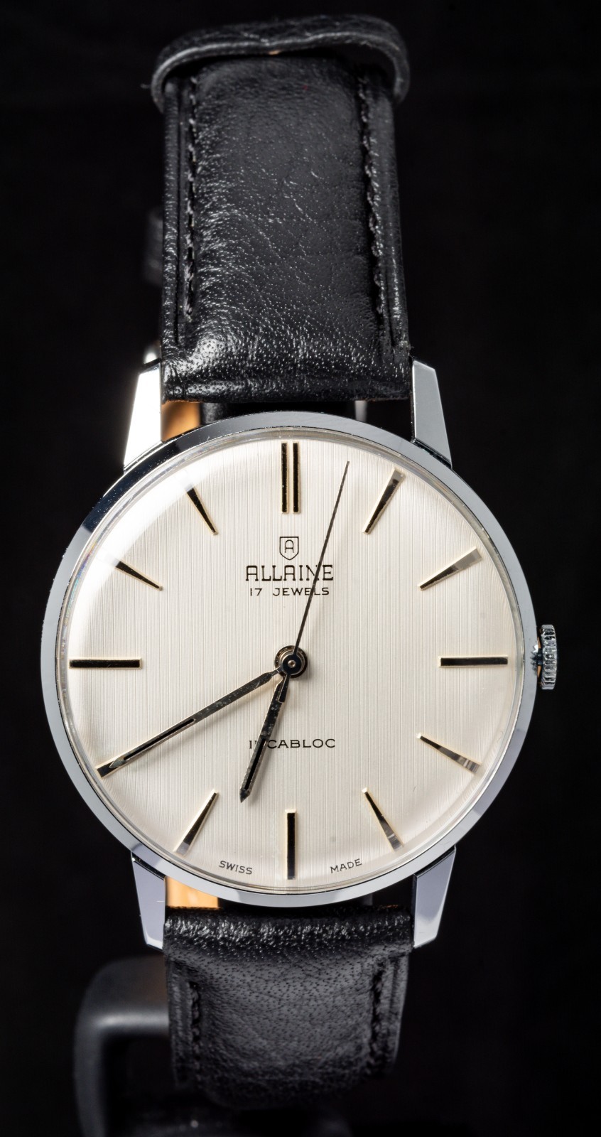 Allaine Vertical Linen Dial Men’s Hand-Wind Vintage Swiss Watch — Working