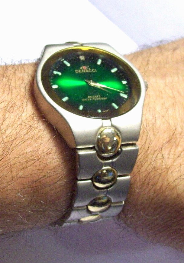 Denacci Mens Watch Vintage 90’s w/Push Button Deploy Minty Looks Runs Great NICE