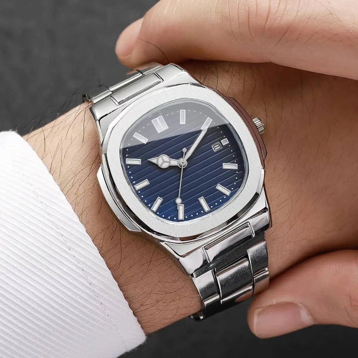 Montres d’affaires de luxe pour hommes, cadran carré, bracelet en acier inoxydab