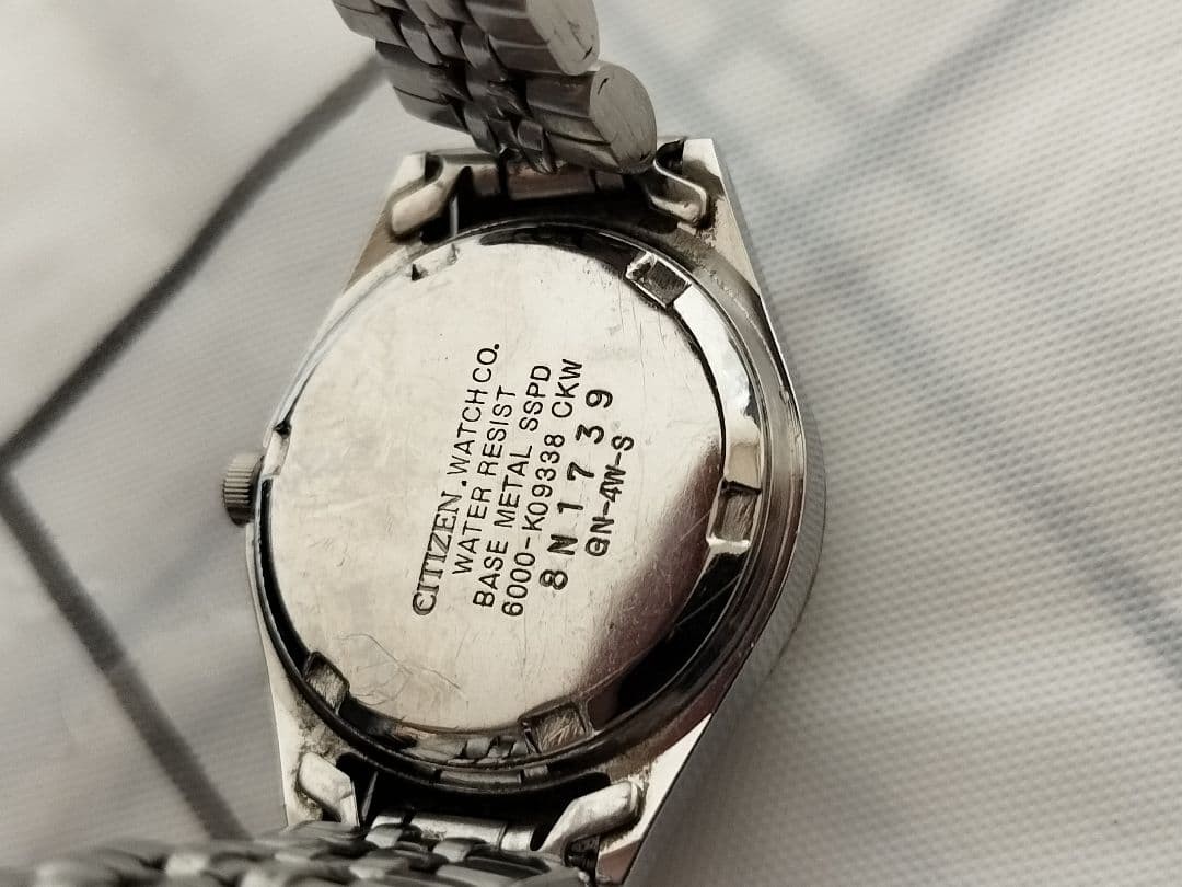 Excellent condition CITIZEN quartz day-date watch with cut glass, model 6000.