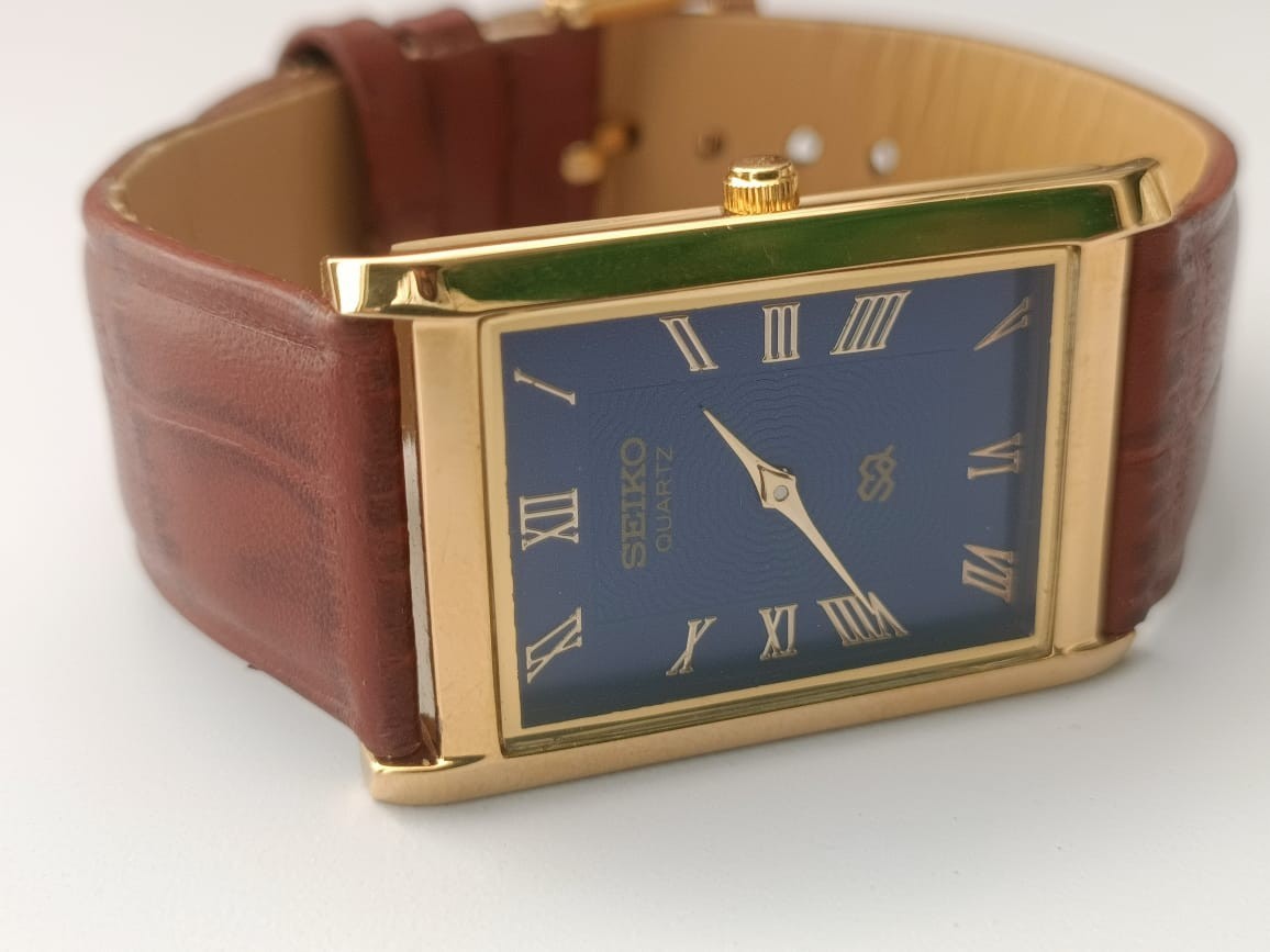 Vintage Seiko Quartz Japan Made Blue Dial Men’s Wrist Watch Looking Good