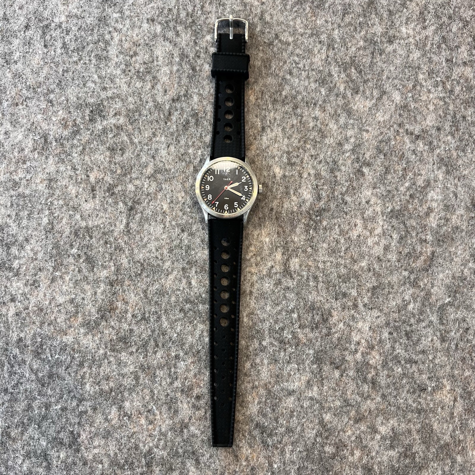 Vaer Men’s Field Watch 35mm Quick Release Strap Screw Down Crown