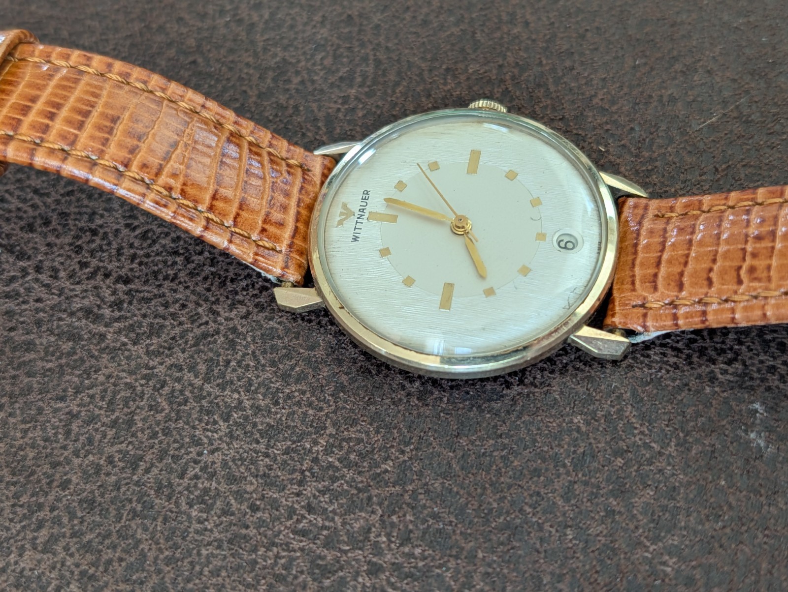 Wittnauer 36mm 10k Gold Filled Case Linen Dial Leather Strap Vintage Unisex