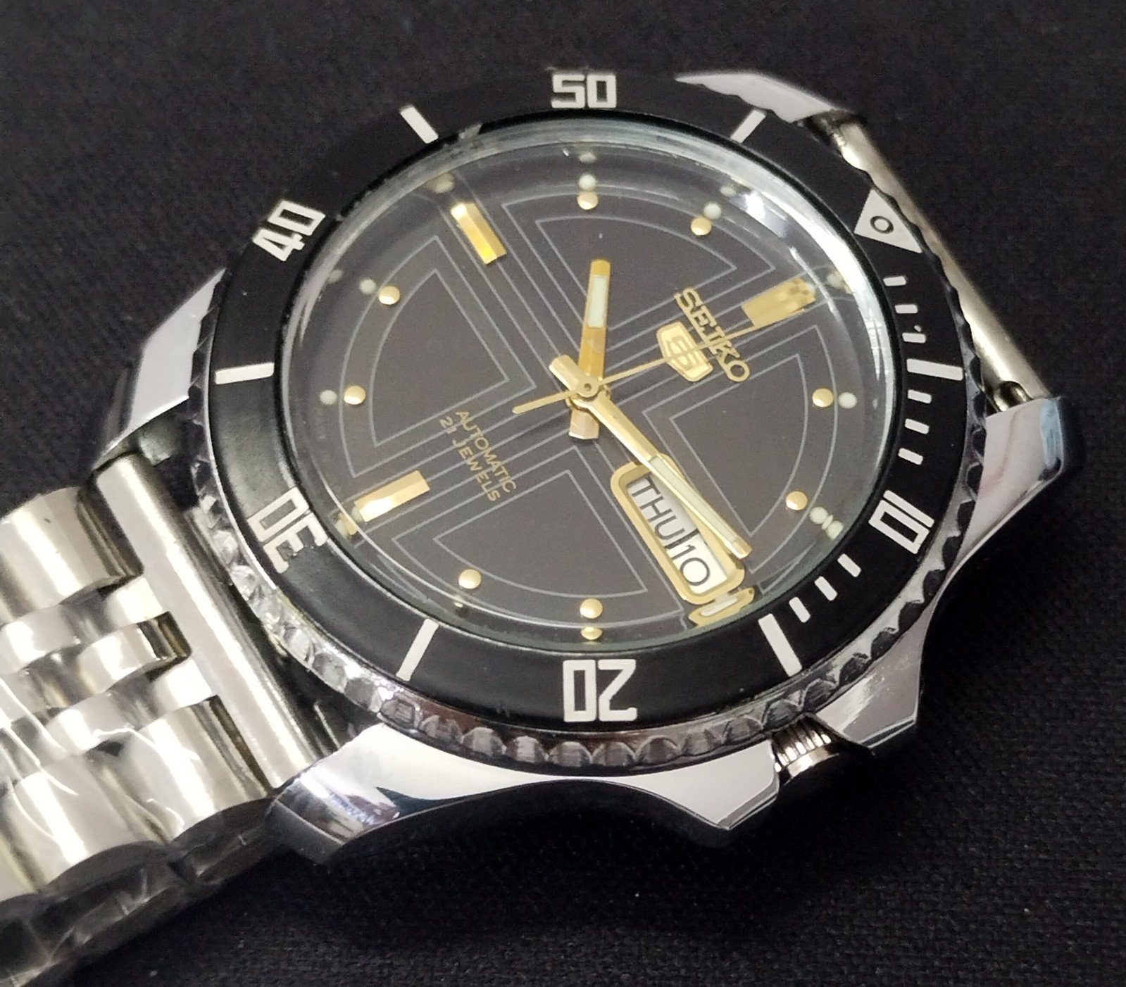 Vintage Seiko 5 Automatic Watch for Men Black Dial Excellent Condition