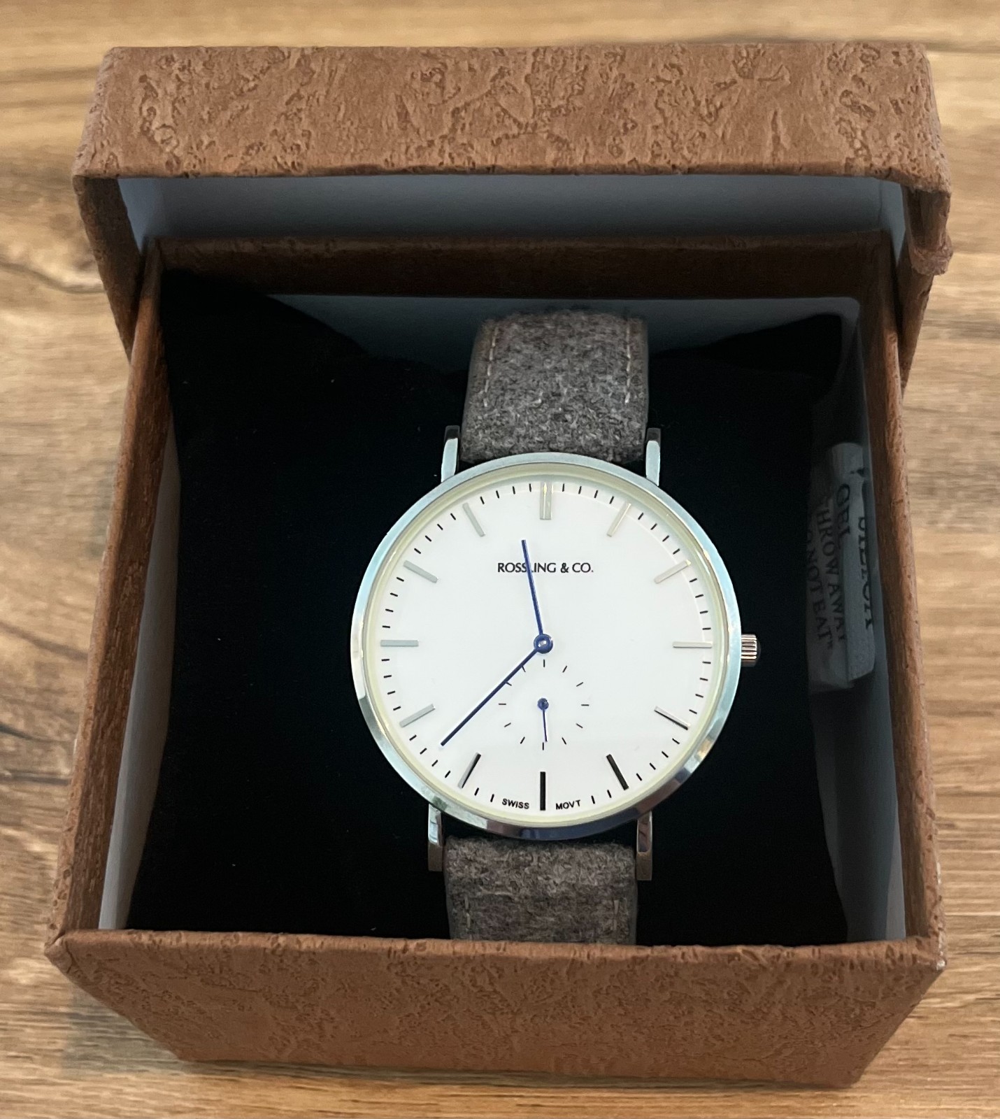 Rossling & Co Minimalist Swiss Quartz Watch White Dial Gray Felt Strap Box