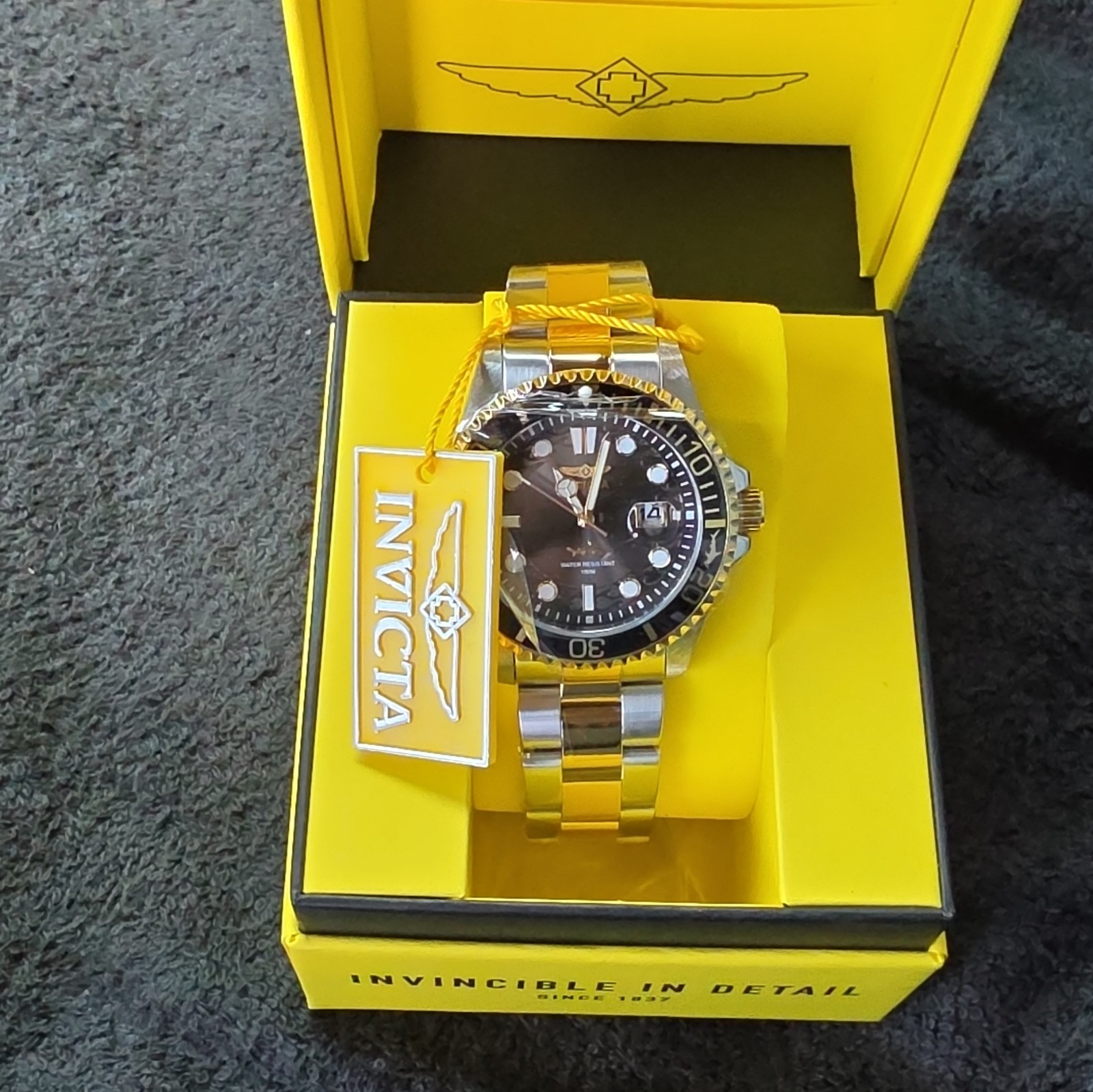 Invicta Pro Diver Men’s 45mm Model 30023 Quartz Black SS 100m Date w/ Box
