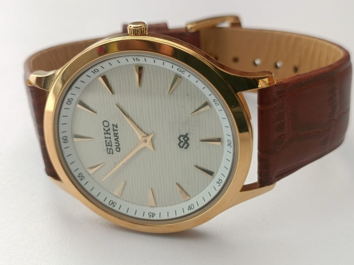 Vintage Seiko Quartz Japan Made White Dial Men’s Wrist Watch Looking Good