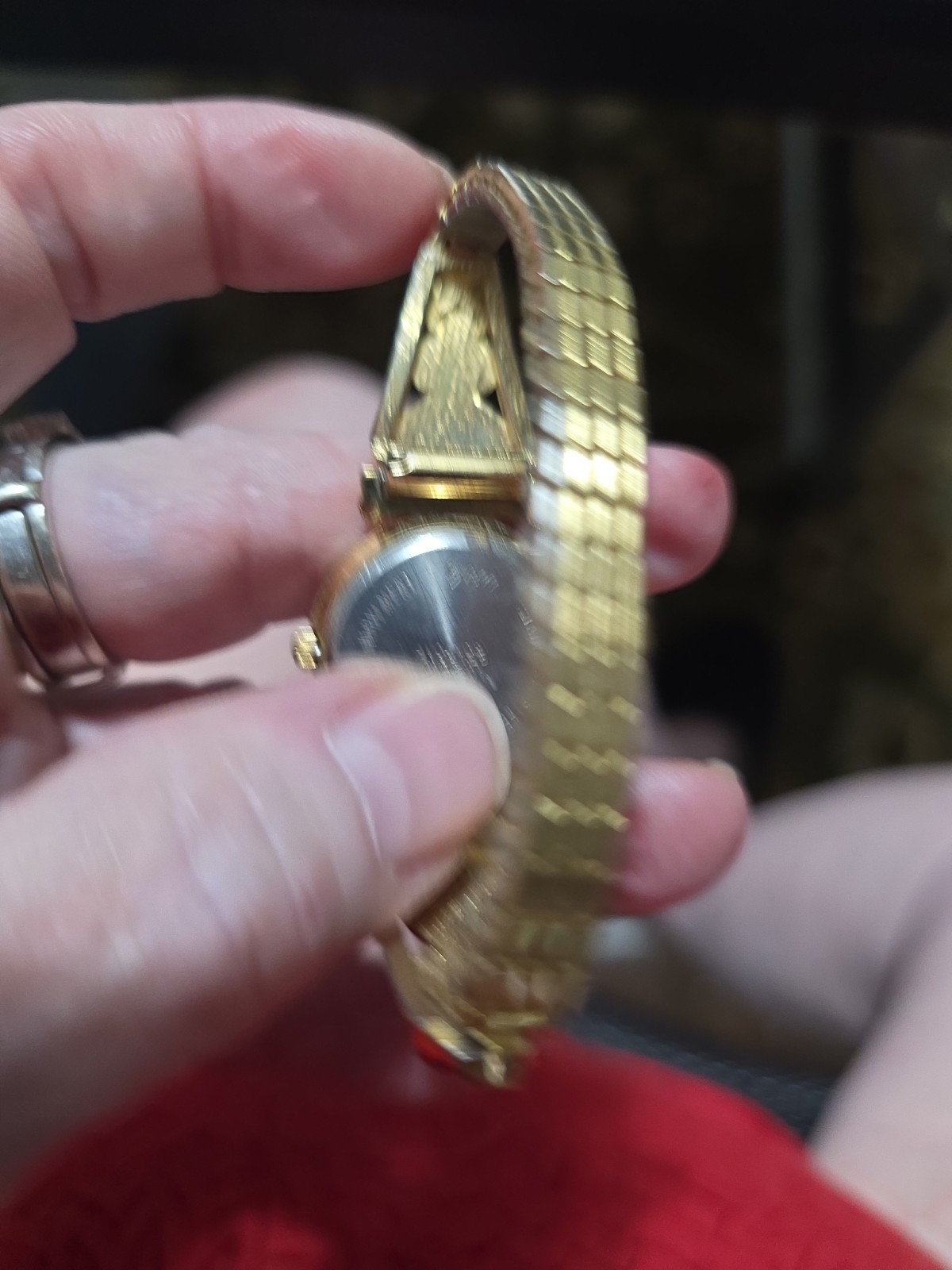 Vintage Avon Abalone Shell Heart Quartz Gold Toned Watch Mother Of Pearl