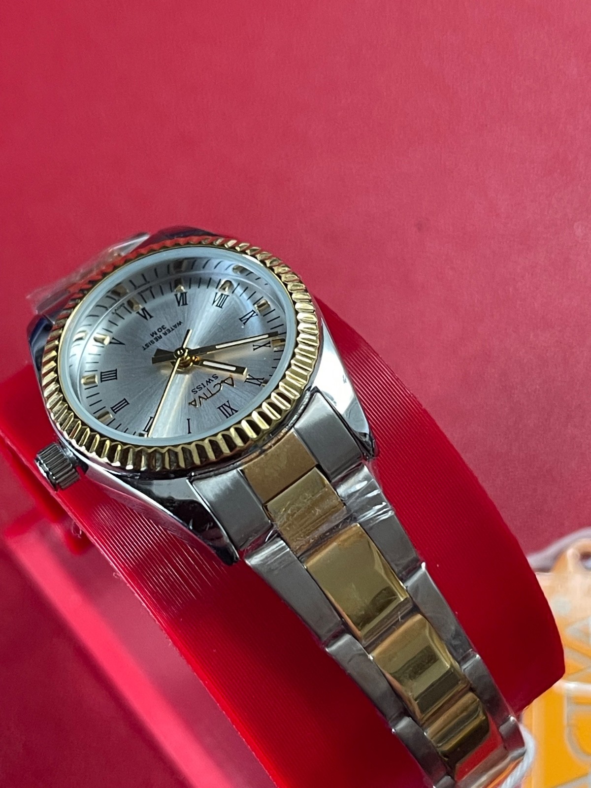 Swiiss Activa Womens classic SS two tone NEW Quality watch –look !!!! CLASSIC