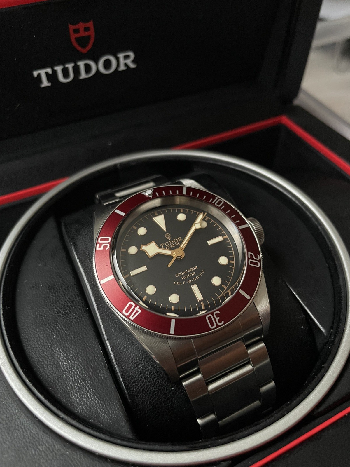 Tudor Heritage Black Bay Red 79220R Smiley Dial ETA 41mm Full Set