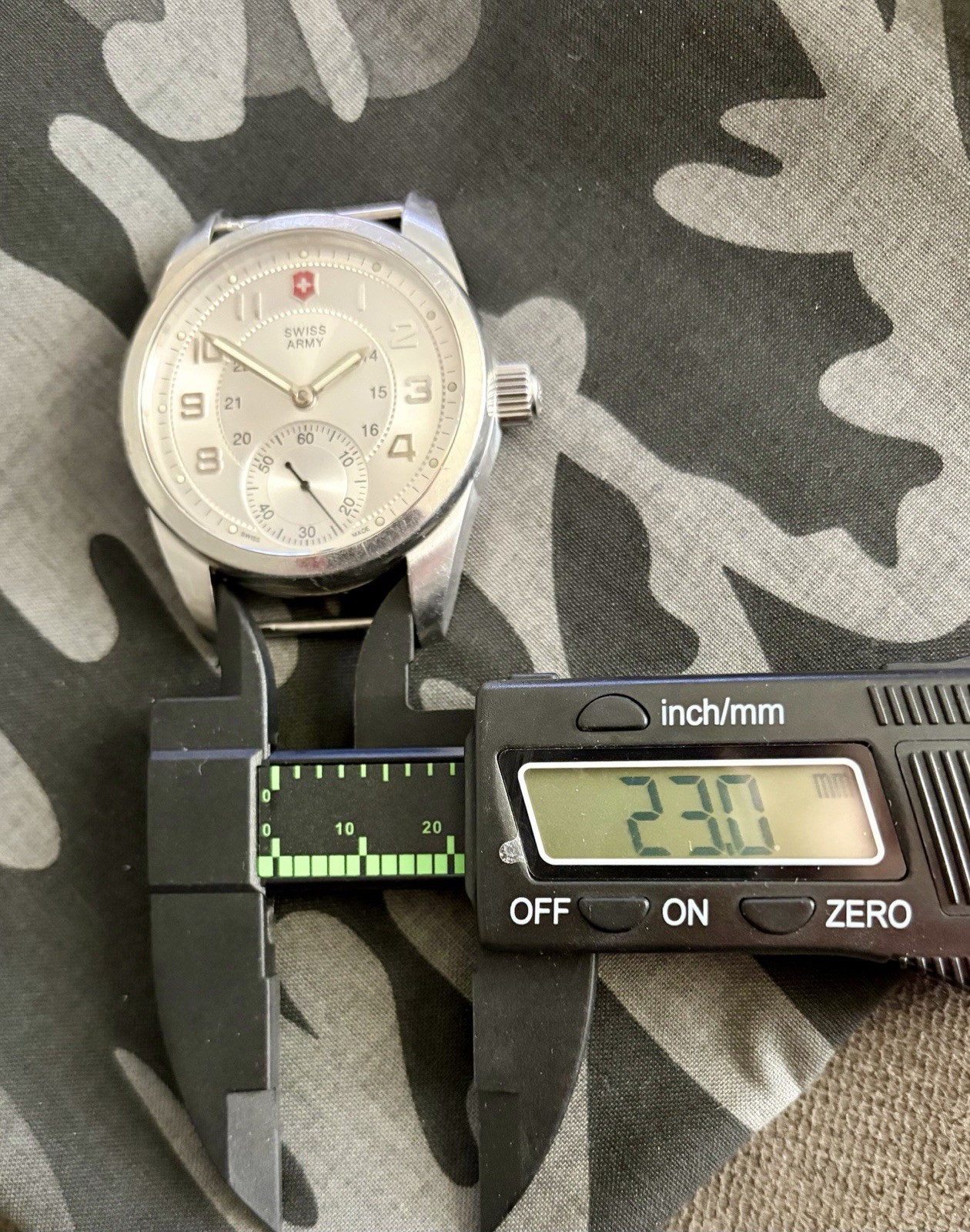 Victorinox Swiss Army Ambassador XL 45 mm manual wind WR 100m