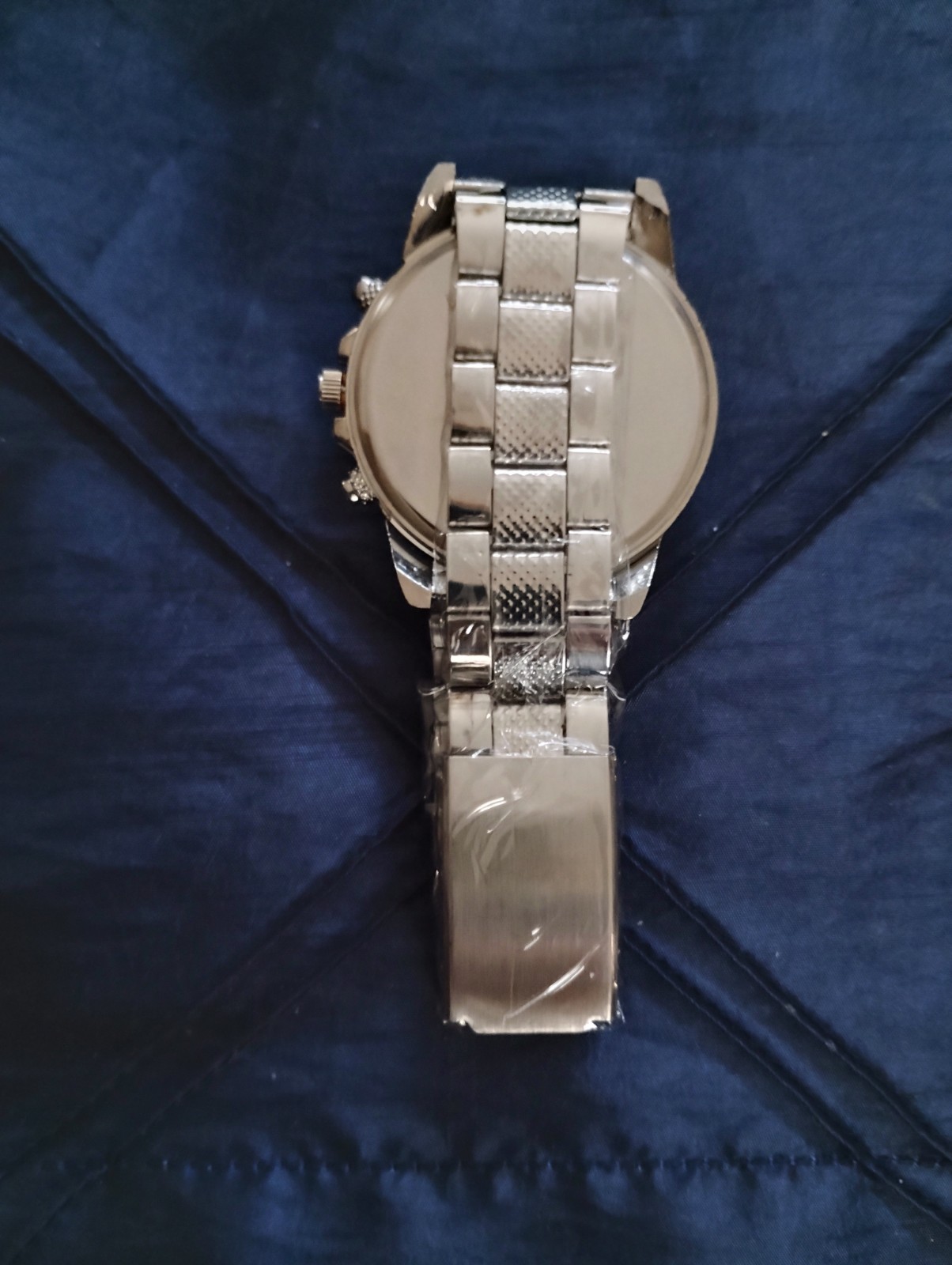 Geneva Men’s Analog Silver Metal Wristwatch Round 12-Hour Dial Casual/Fashion